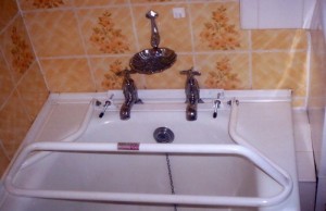 bath tap rail